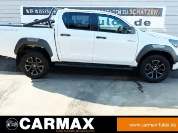 TOYOTA Hilux 2.8 D-4D 4x4 Invincible Sport