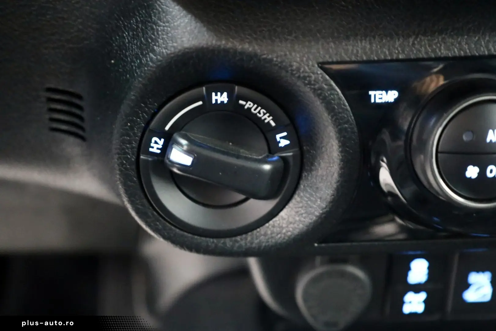 TOYOTA Hilux 2.8 D-4D 4x4 Invincible Sport