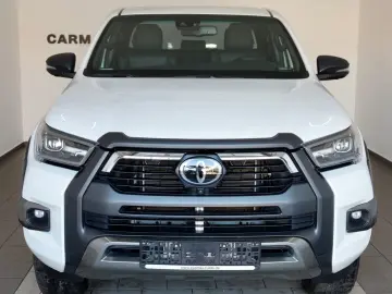 TOYOTA Hilux 2.8 D-4D 4x4 Invincible Sport