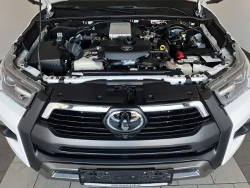 TOYOTA Hilux 2.8 D-4D 4x4 Invincible Sport