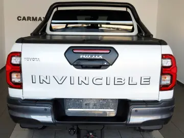 TOYOTA Hilux 2.8 D-4D 4x4 Invincible Sport