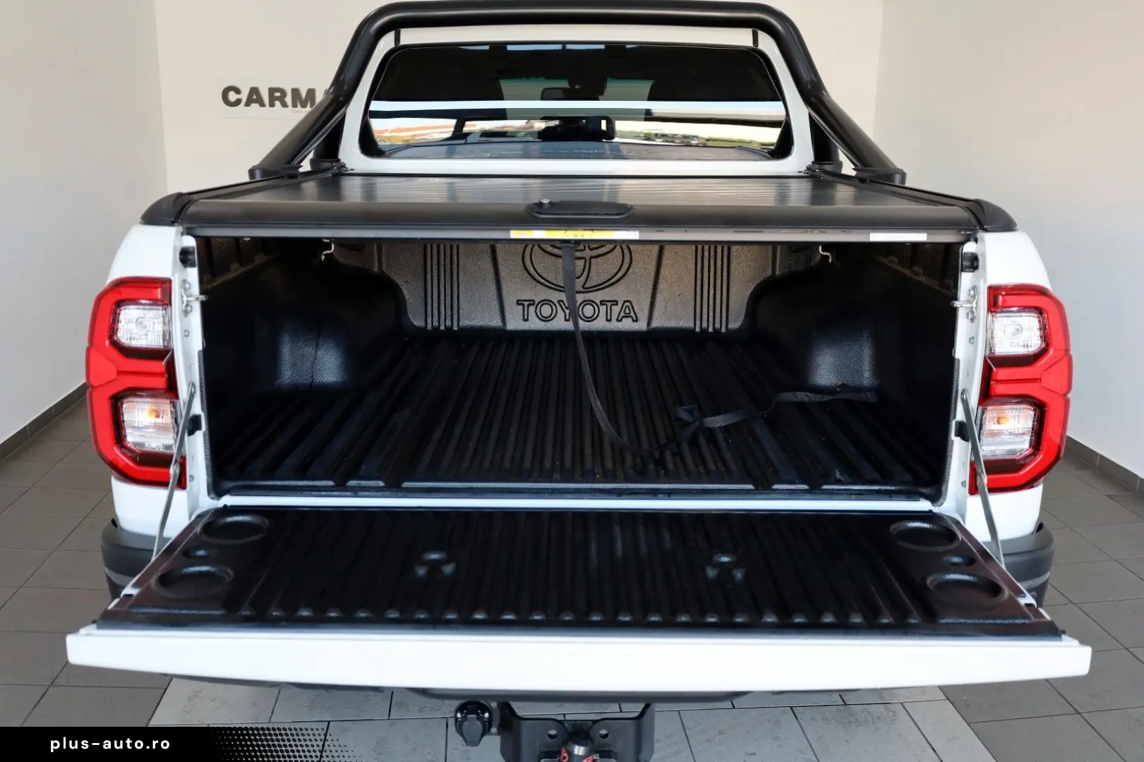 TOYOTA Hilux 2.8 D-4D 4x4 Invincible Sport