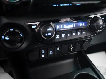 TOYOTA Hilux Double Cab Invincible