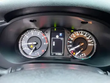 TOYOTA Hilux 4x4 Double Cab Comfort