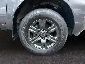 TOYOTA Hilux 4x4 Double Cab Comfort