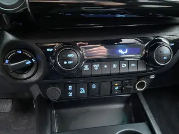 TOYOTA Hilux 4x4 Double Cab Comfort