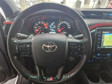 TOYOTA Hilux Double Cab GR Sport 4x4