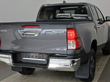 TOYOTA Hilux  2.8 D-4D
