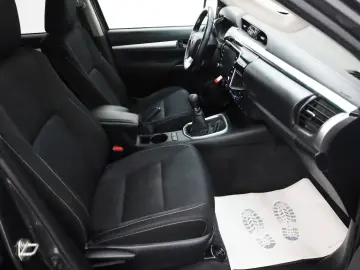 TOYOTA Hilux  2.8 D-4D