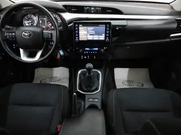 TOYOTA Hilux  2.8 D-4D