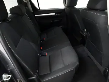 TOYOTA Hilux  2.8 D-4D