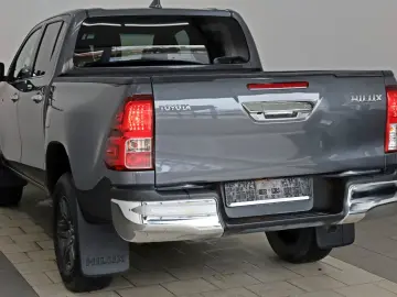 TOYOTA Hilux  2.8 D-4D