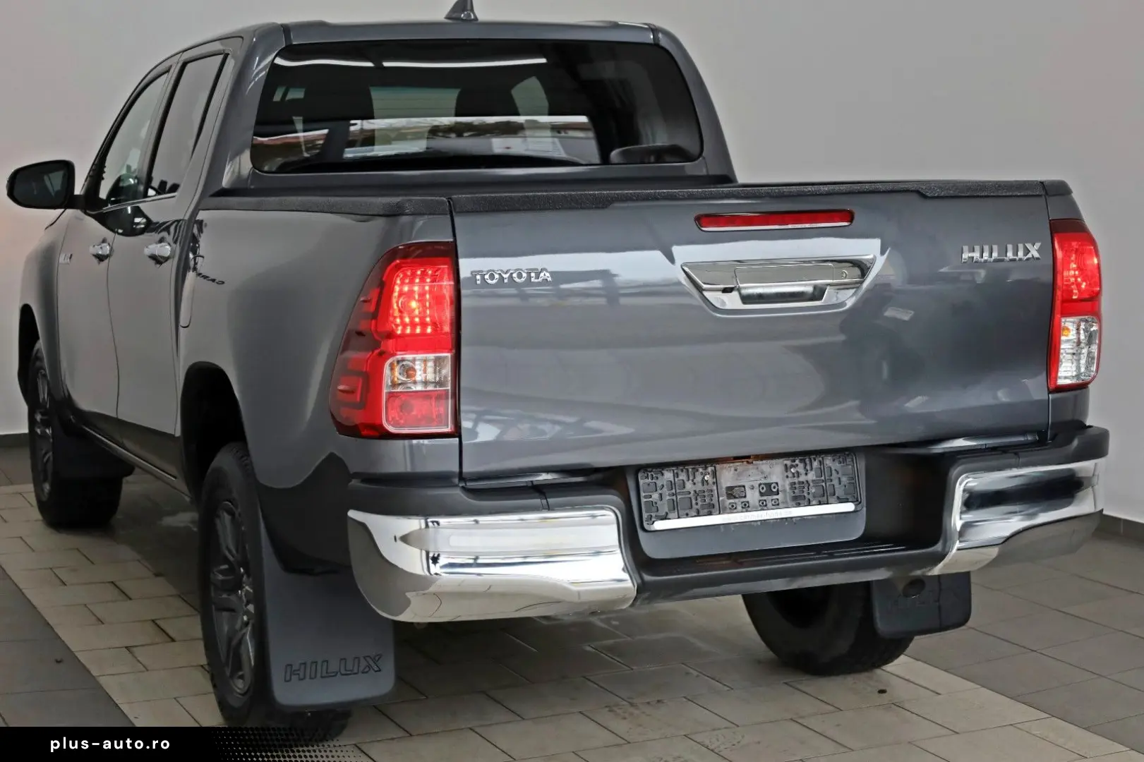 TOYOTA Hilux  2.8 D-4D