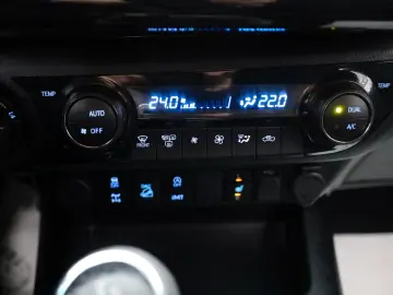 TOYOTA Hilux  2.8 D-4D