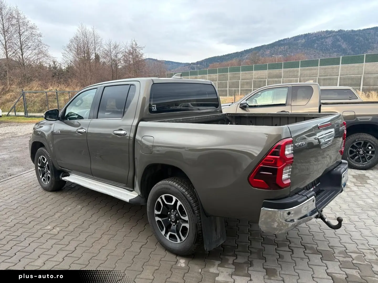 TOYOTA Hilux