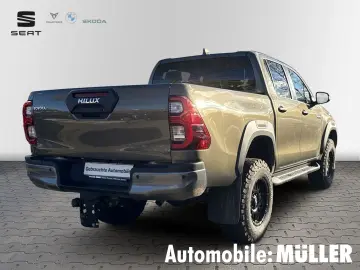 TOYOTA Hilux 2.8 D-4D Double Cab Invincible 4x4