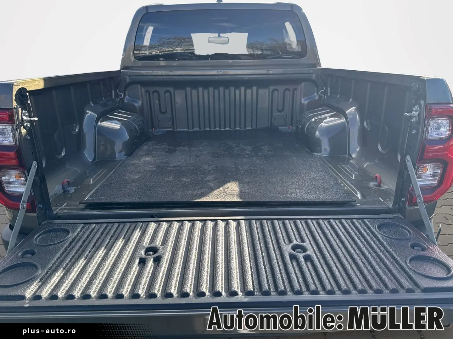 TOYOTA Hilux 2.8 D-4D Double Cab Invincible 4x4