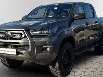TOYOTA Hilux 2.8 D-4D Double Cab Invincible 4x4