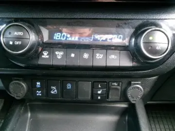 TOYOTA Hilux Double Cab Comfort 4x4