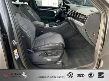 VW Touareg 3.0 V6 TSI R-Line Black-Style PANO AHK