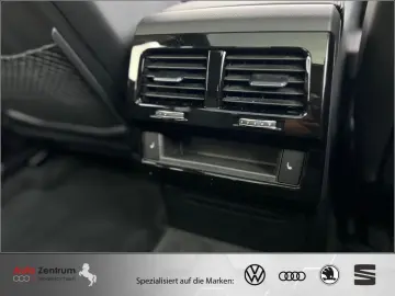 VW Touareg 3.0 V6 TSI R-Line Black-Style PANO AHK