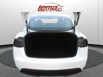 TESLA Model 3 RWD Autopilot Panorama