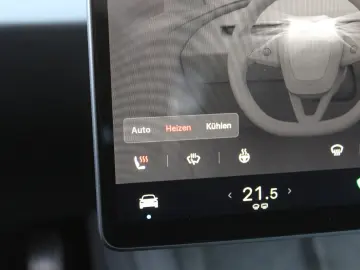 TESLA Model 3 RWD Autopilot Panorama