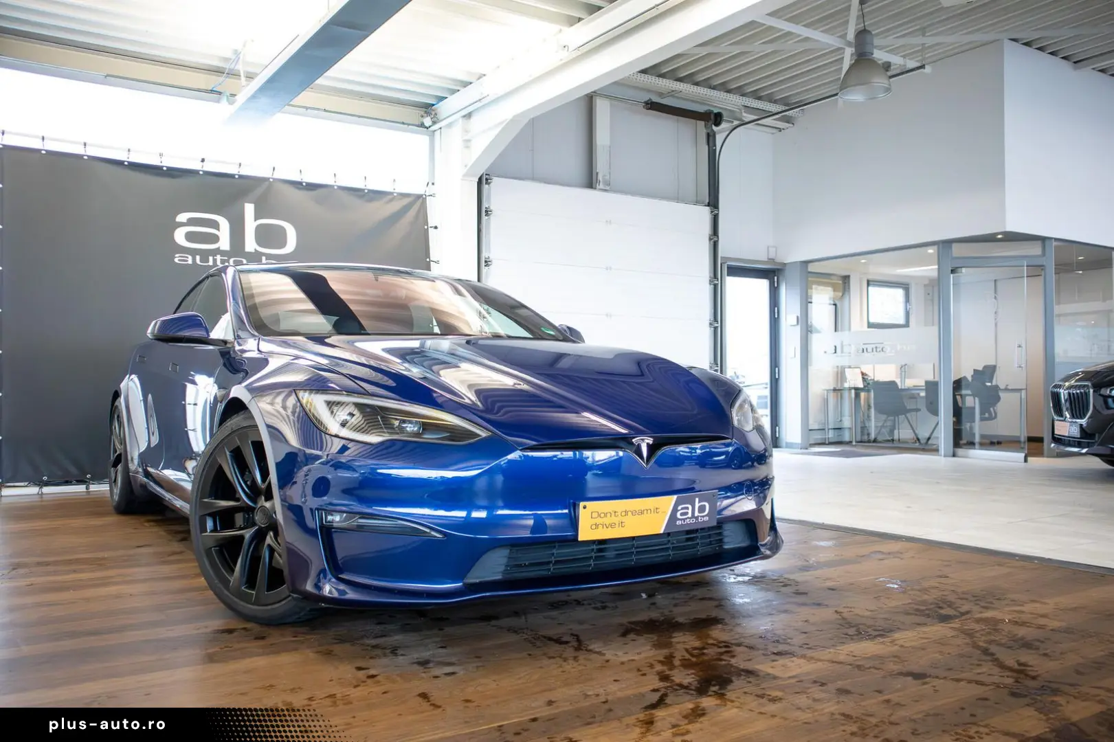 TESLA Model S LONG RANGE  DUAL MOTOR  AUTOPILOT  TREKH