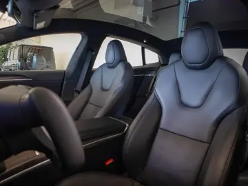 TESLA Model S LONG RANGE  DUAL MOTOR  AUTOPILOT  TREKH