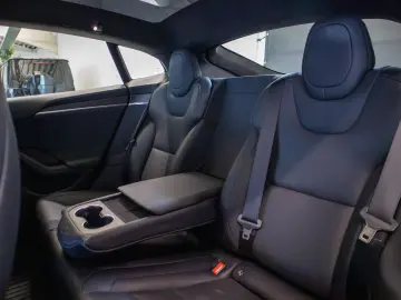 TESLA Model S LONG RANGE  DUAL MOTOR  AUTOPILOT  TREKH