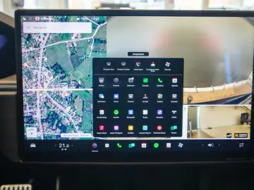 TESLA Model S LONG RANGE  DUAL MOTOR  AUTOPILOT  TREKH