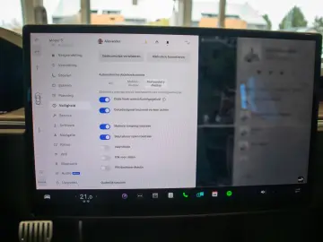 TESLA Model S LONG RANGE  DUAL MOTOR  AUTOPILOT  TREKH