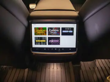 TESLA Model S LONG RANGE  DUAL MOTOR  AUTOPILOT  TREKH