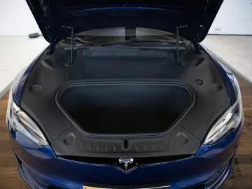 TESLA Model S LONG RANGE  DUAL MOTOR  AUTOPILOT  TREKH