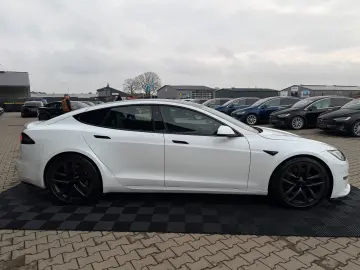 TESLA MODEL S PLAID   CARBON   21  ARACHNID   TOW