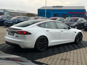 TESLA MODEL S PLAID   CARBON   21  ARACHNID   TOW