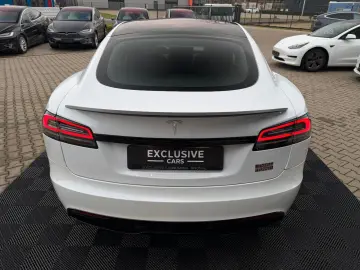 TESLA MODEL S PLAID   CARBON   21  ARACHNID   TOW