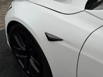 TESLA MODEL S PLAID   CARBON   21  ARACHNID   TOW