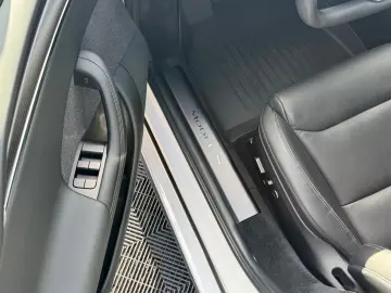 TESLA MODEL S PLAID   CARBON   21  ARACHNID   TOW