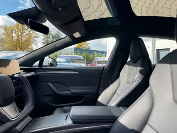 TESLA MODEL S PLAID   CARBON   21  ARACHNID   TOW