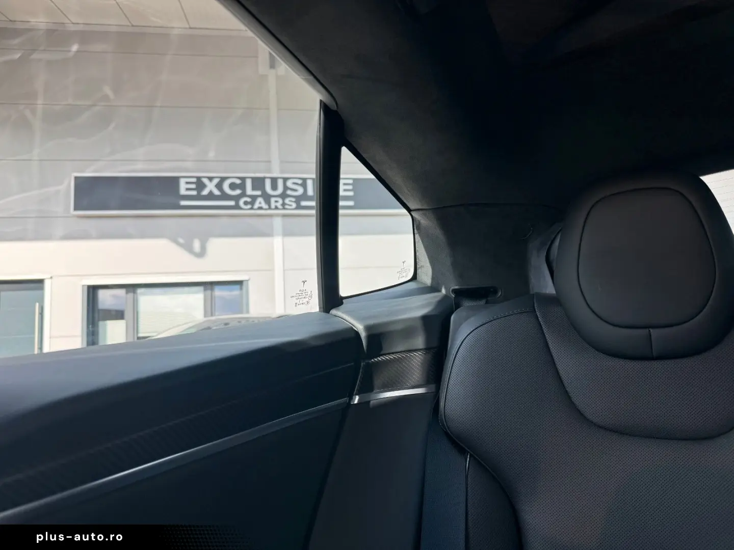 TESLA MODEL S PLAID   CARBON   21  ARACHNID   TOW