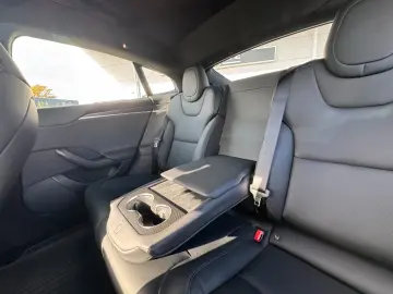 TESLA MODEL S PLAID   CARBON   21  ARACHNID   TOW