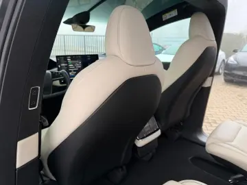 TESLA MODEL X PLAID   HARWARE 4   YOKE   6SEAT   22