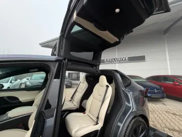 TESLA MODEL X PLAID   HARWARE 4   YOKE   6SEAT   22