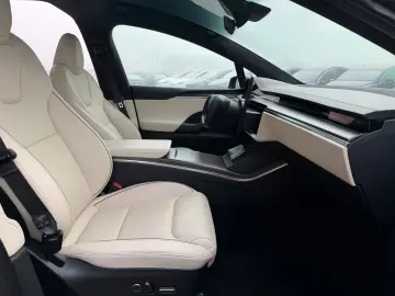 TESLA MODEL X PLAID   HARWARE 4   YOKE   6SEAT   22