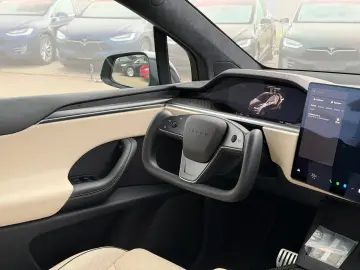 TESLA MODEL X PLAID   HARWARE 4   YOKE   6SEAT   22