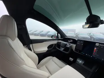 TESLA MODEL X PLAID   HARWARE 4   YOKE   6SEAT   22