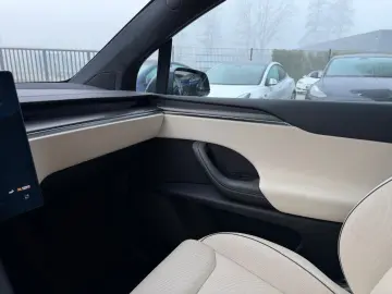 TESLA MODEL X PLAID   HARWARE 4   YOKE   6SEAT   22