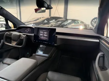 TESLA MODEL X PLAID   HARWARE 4   YOKE   6SEAT   22