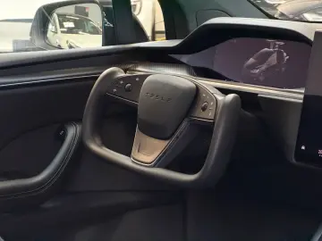 TESLA MODEL X PLAID   HARWARE 4   YOKE   6SEAT   22
